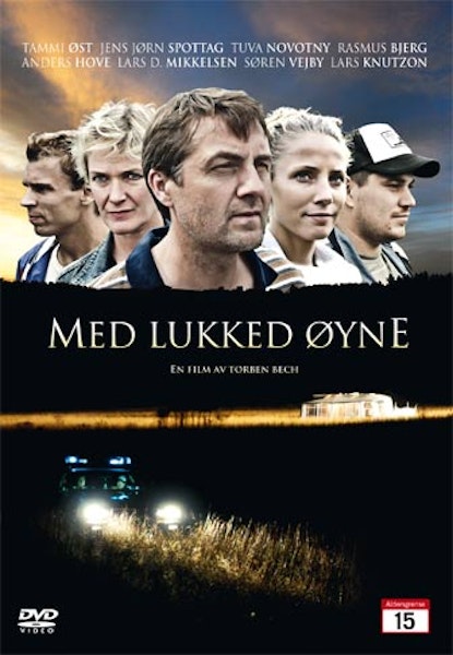 Med lukkede øyne