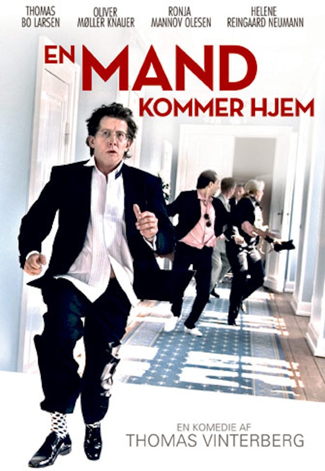 En mand kommer hjem
