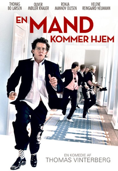 En mand kommer hjem