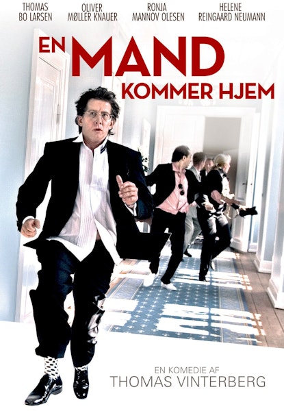 En mand kommer hjem