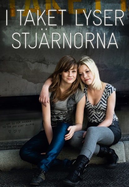 I taket lyser stjernene