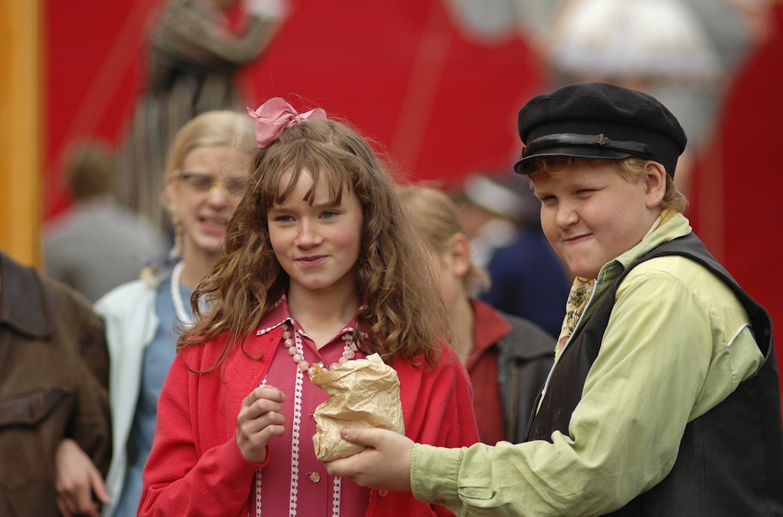 Olsenbanden jr. på cirkus Lej eller køb, og stream på Blockbuster