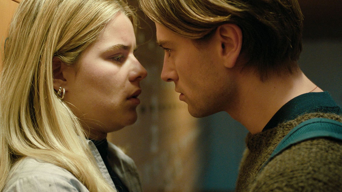 Paranoia Lej eller køb, og stream på Blockbuster