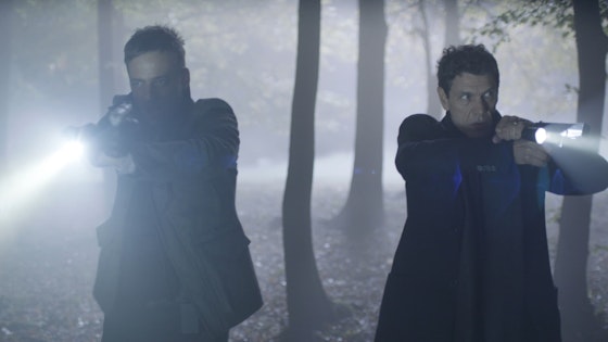 Crossing Lines S01E01