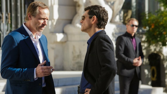 Crossing Lines S01E06