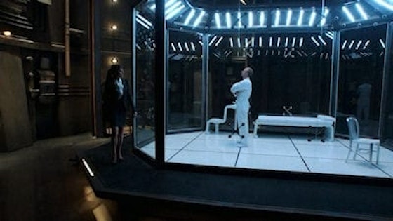 Nikita S02E01
