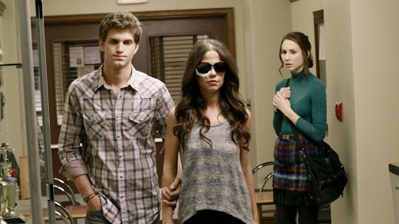 Pretty Little Liars S02E23
