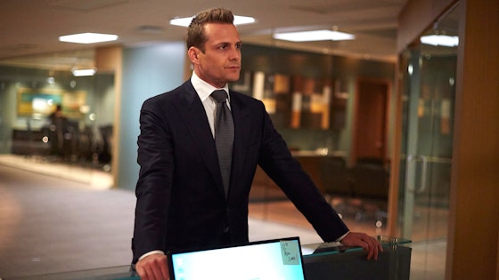 Suits S05E01