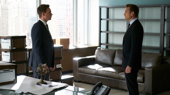 Suits S07E01