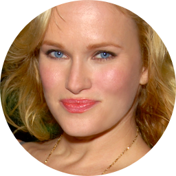Nicholle Tom